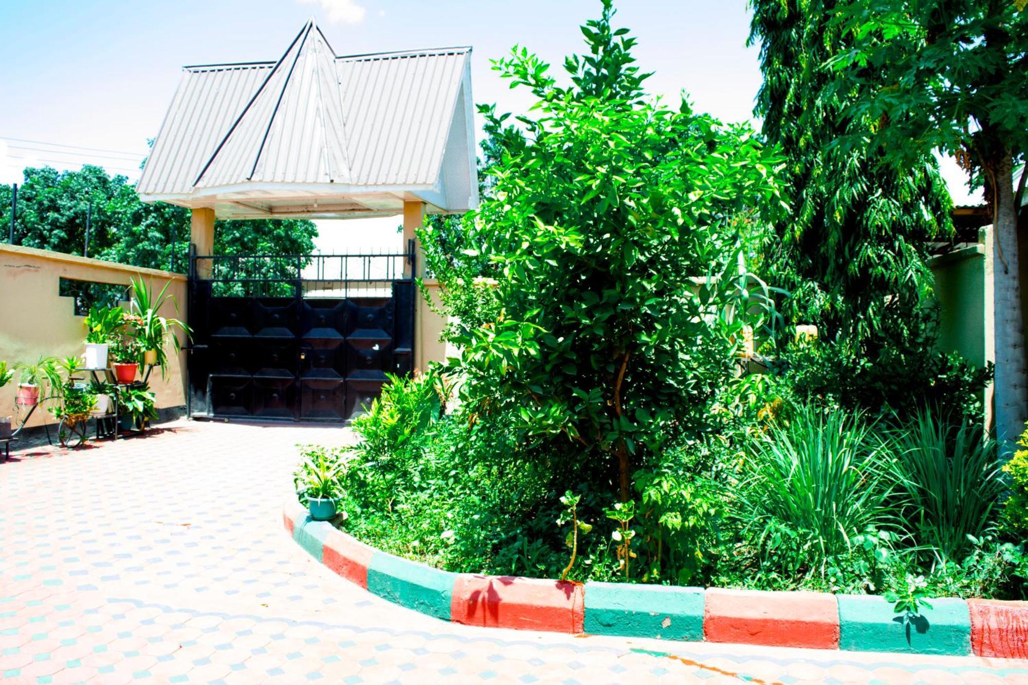 Catherine Home Near Kilimanjaro International Airport Jro Moshi Exterior foto