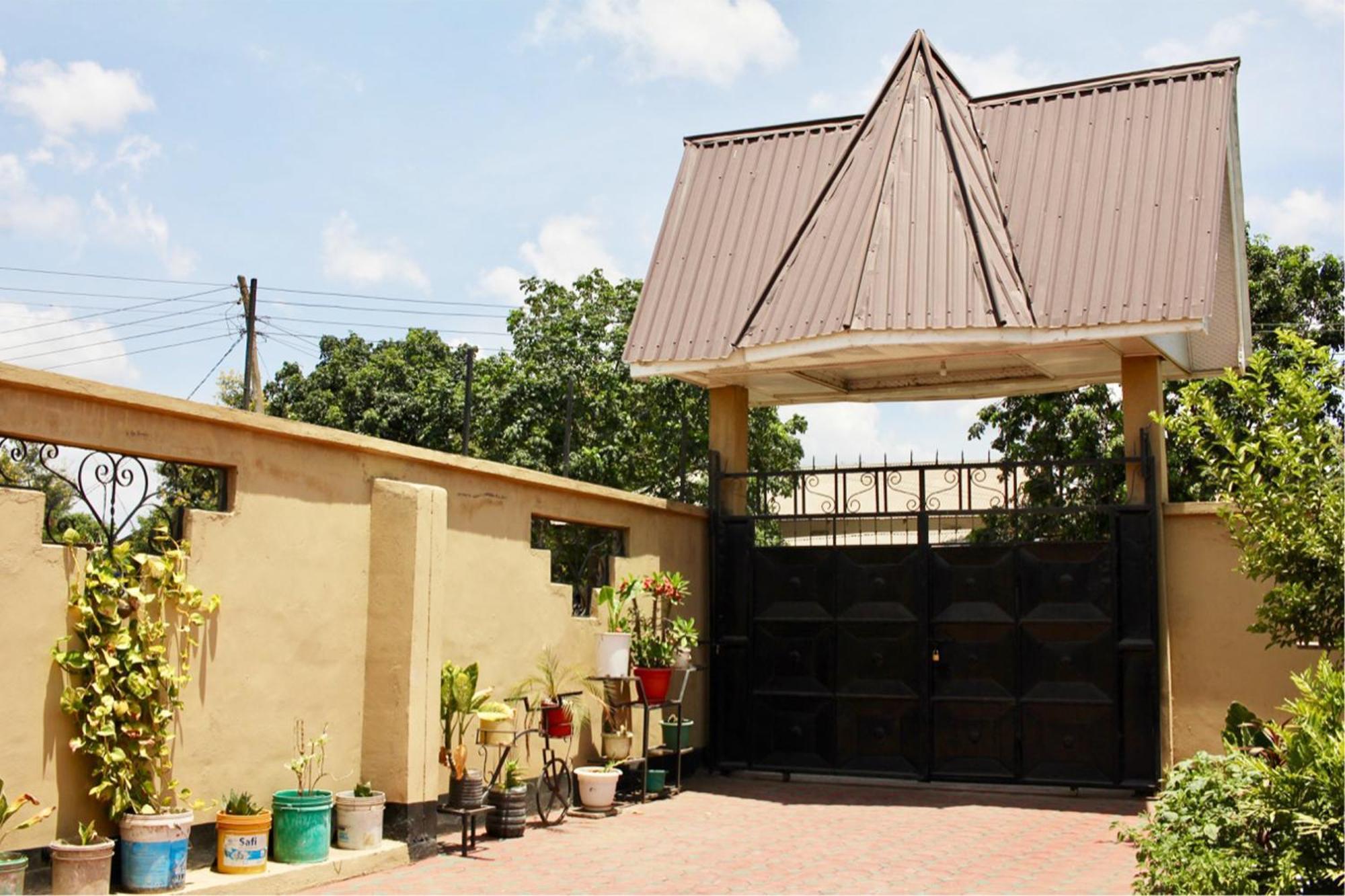 Catherine Home Near Kilimanjaro International Airport Jro Moshi Exterior foto